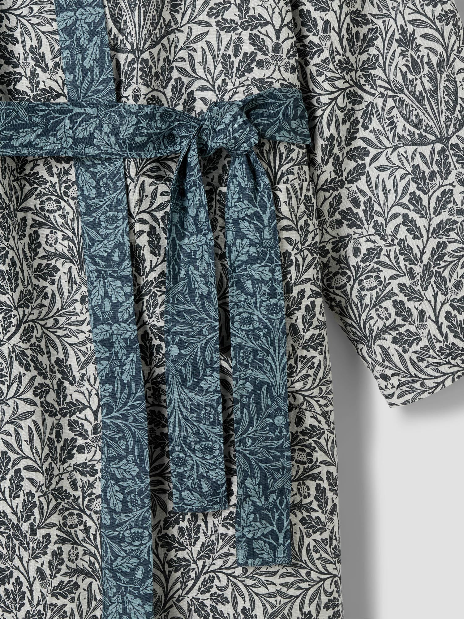 Ernest Blue Pure Acorn Linen Robe and Sleep Mask - Image 4